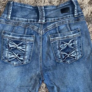 Women’s Bow Designed Back Pocketed Casual Blue Denim Capris